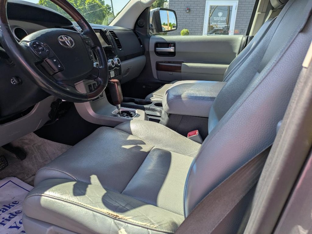 2011 Toyota Sequoia Image 11