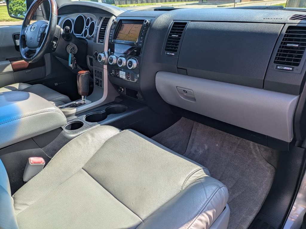 2011 Toyota Sequoia Image 13