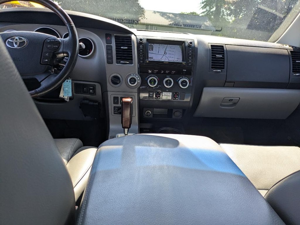 2011 Toyota Sequoia Image 14
