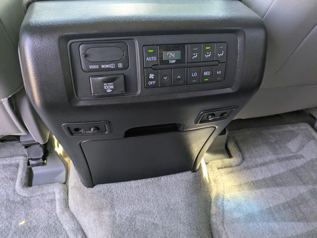2011 Toyota Sequoia Image 19