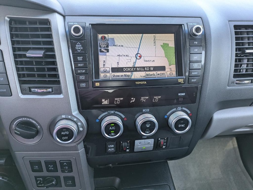 2011 Toyota Sequoia Image 21