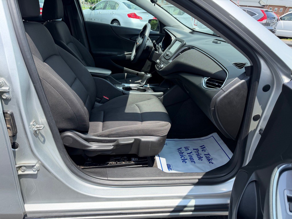 2018 Chevrolet Malibu Image 11