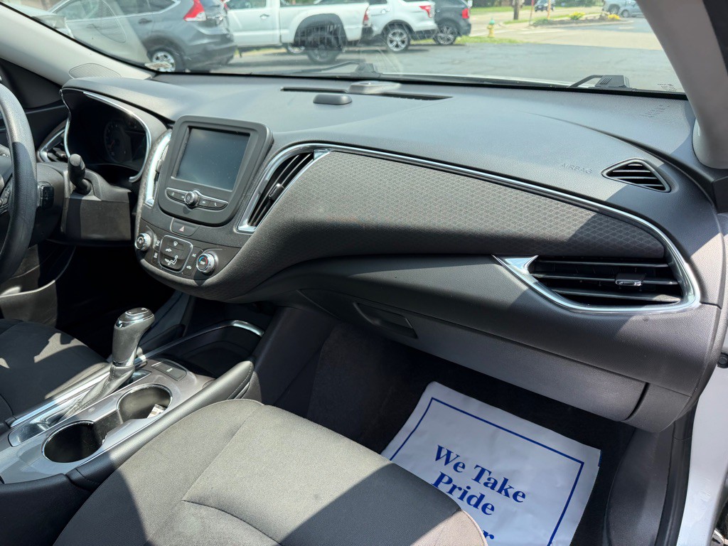 2018 Chevrolet Malibu Image 12