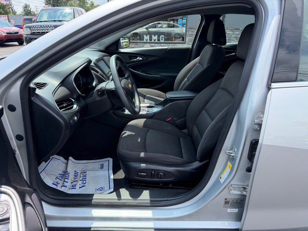 2018 Chevrolet Malibu Image 13