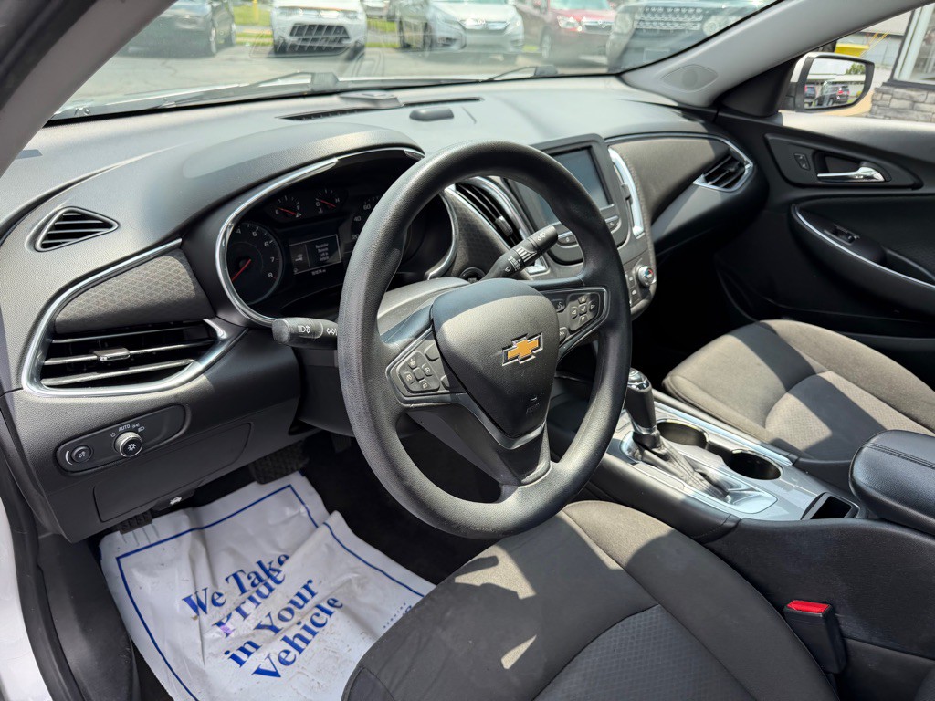 2018 Chevrolet Malibu Image 14