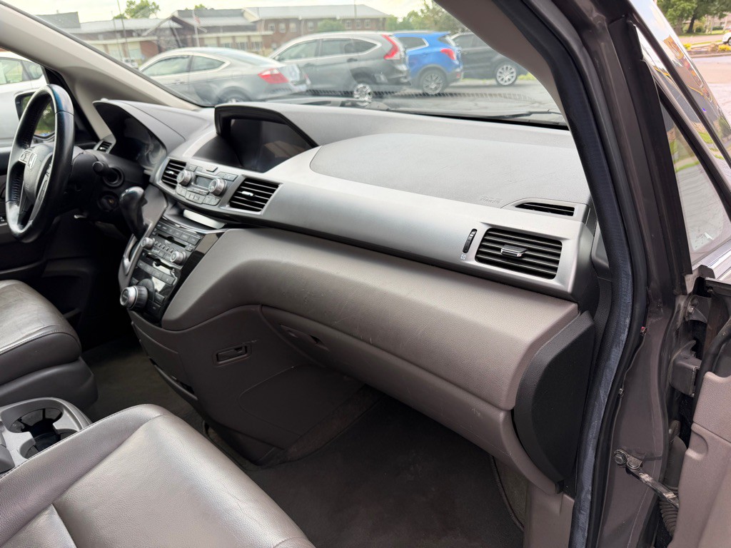 2011 Honda Odyssey Image 12