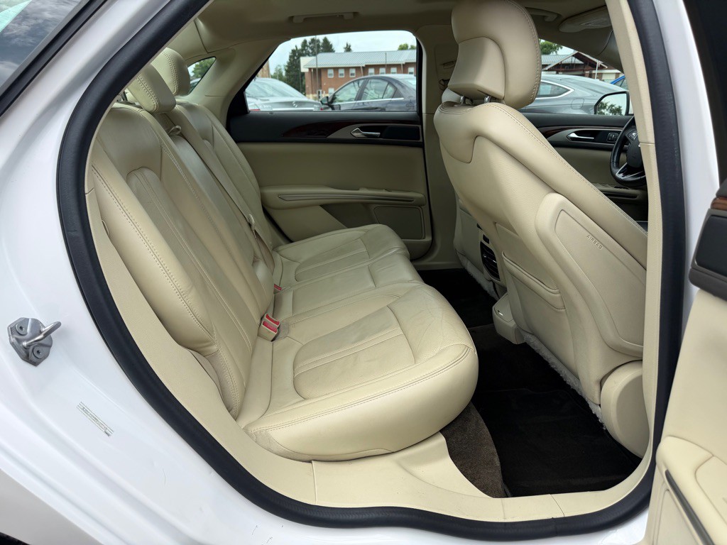 2015 Lincoln MKZ Image 16