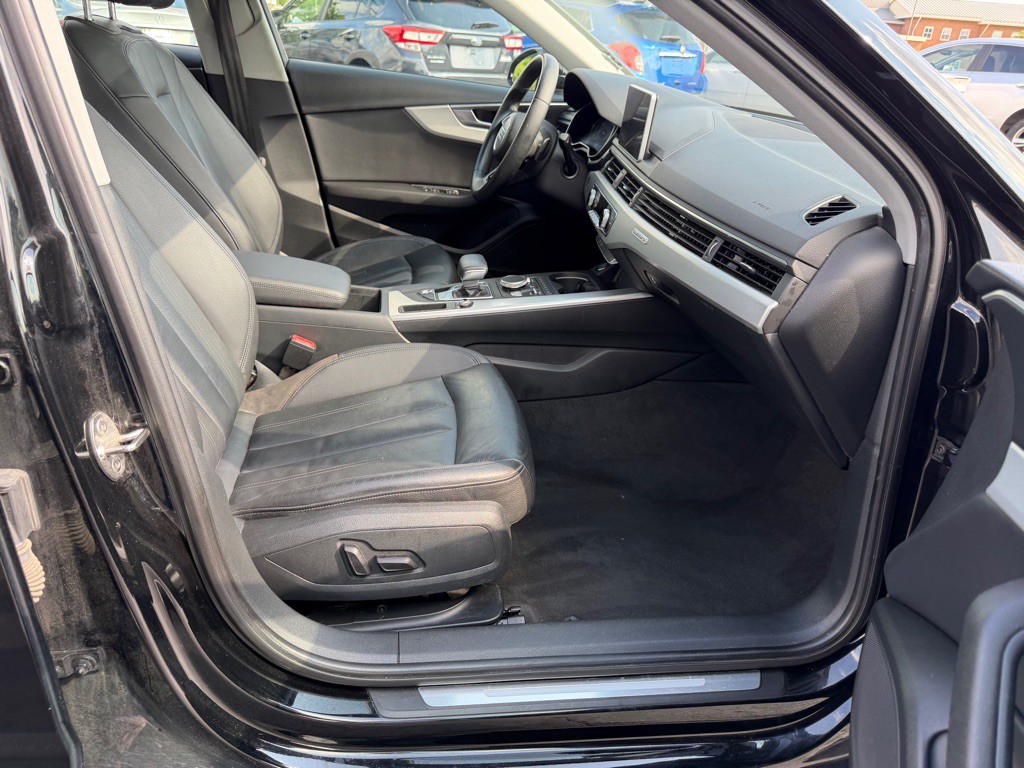 2017 Audi A4 Image 11