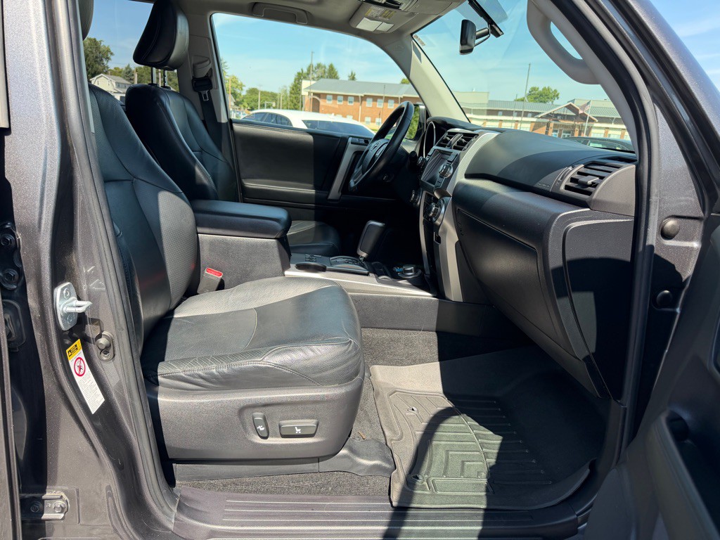 2011 Toyota 4Runner Image 11