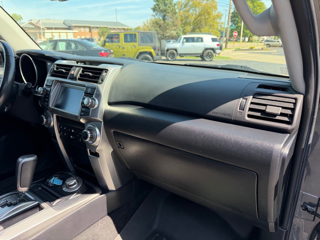 2011 Toyota 4Runner Image 12