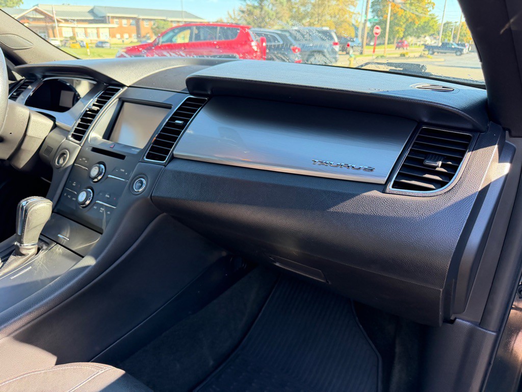 2014 Ford Taurus Image 12