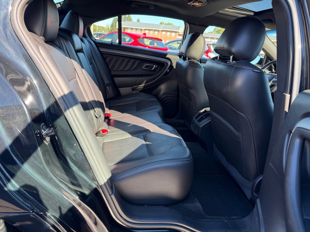 2014 Ford Taurus Image 16