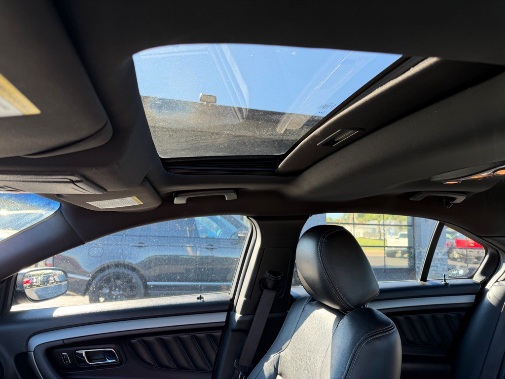 2014 Ford Taurus Image 17