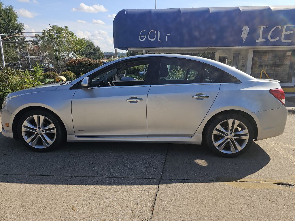 2014 Chevrolet Cruze Image 2