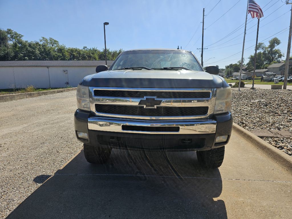 2011 Chevrolet Silverado 1500 Image 2