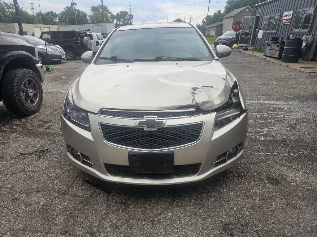 2013 Chevrolet Cruze Image 2