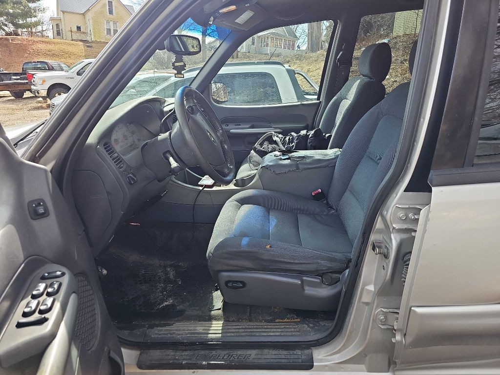 2002 Ford Explorer Image 10