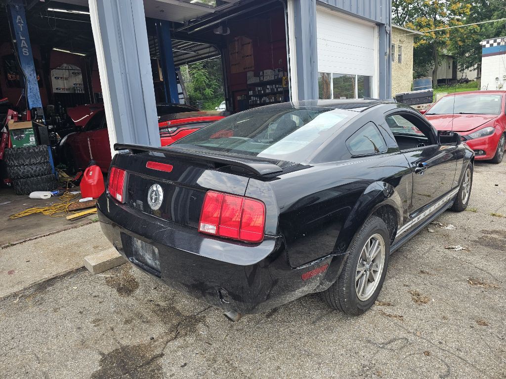 2005 Ford Mustang Image 3