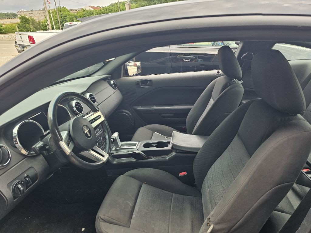 2005 Ford Mustang Image 8