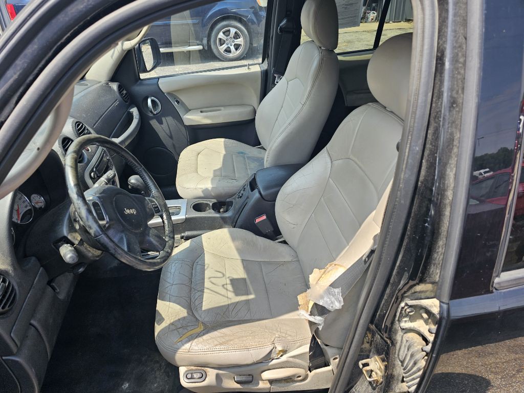 2004 Jeep Liberty Image 6
