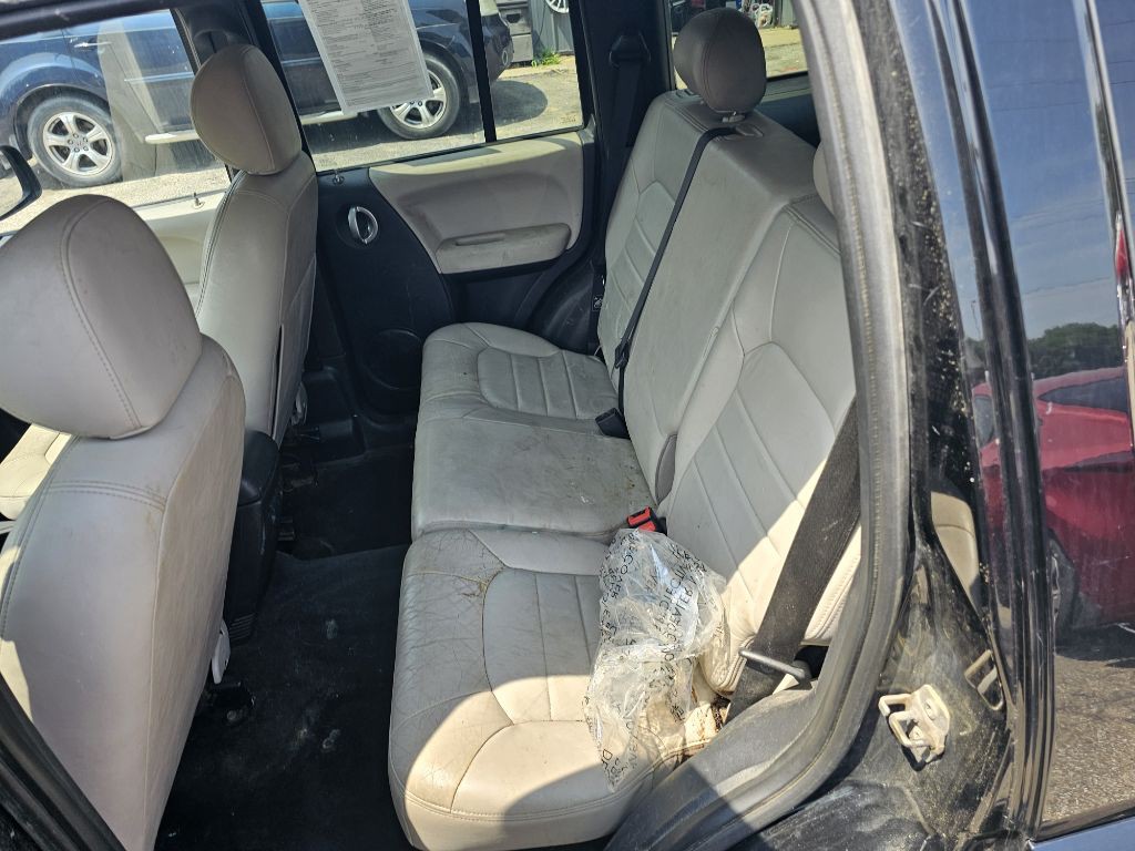 2004 Jeep Liberty Image 7