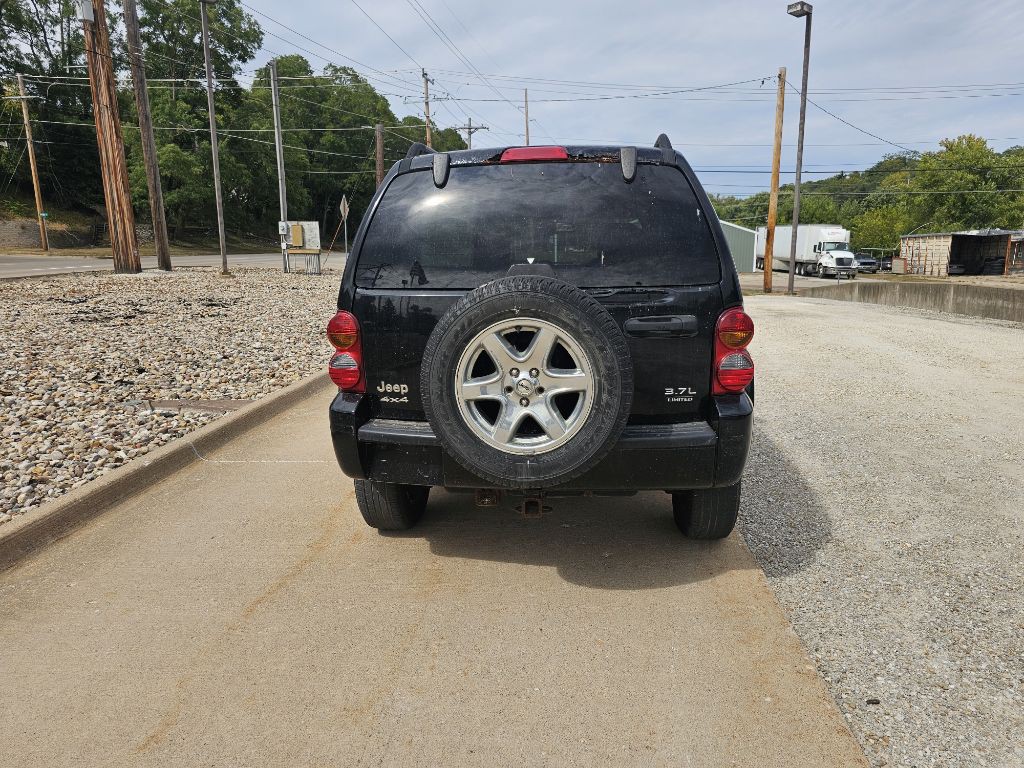 2004 Jeep Liberty Image 6