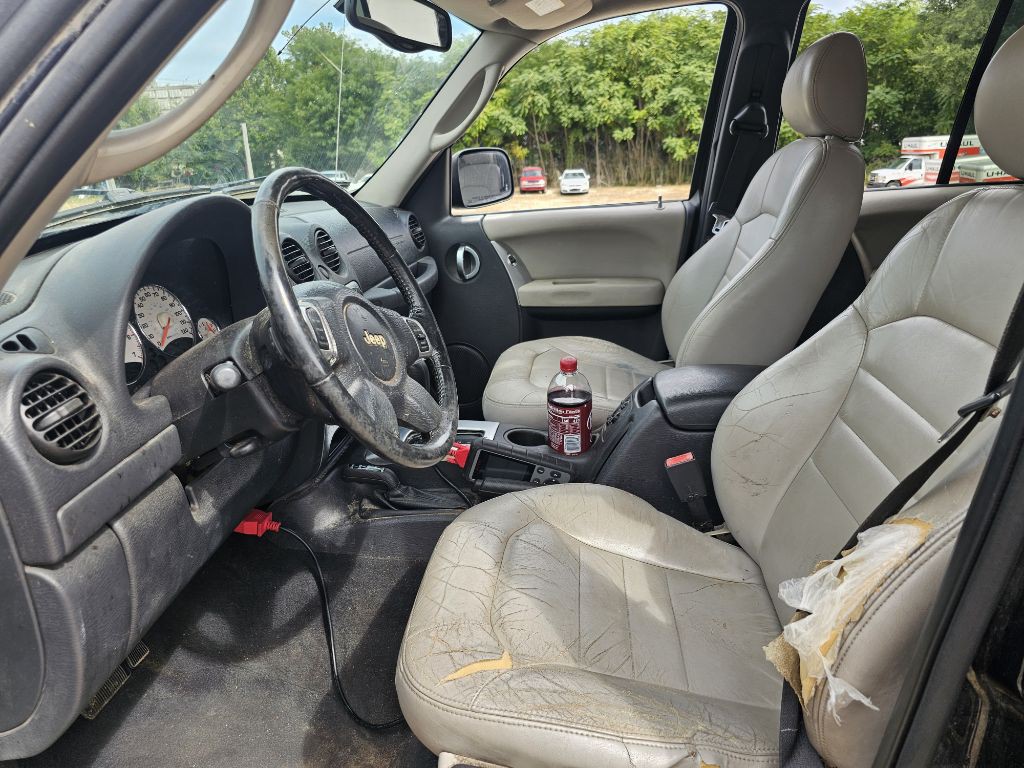 2004 Jeep Liberty Image 9
