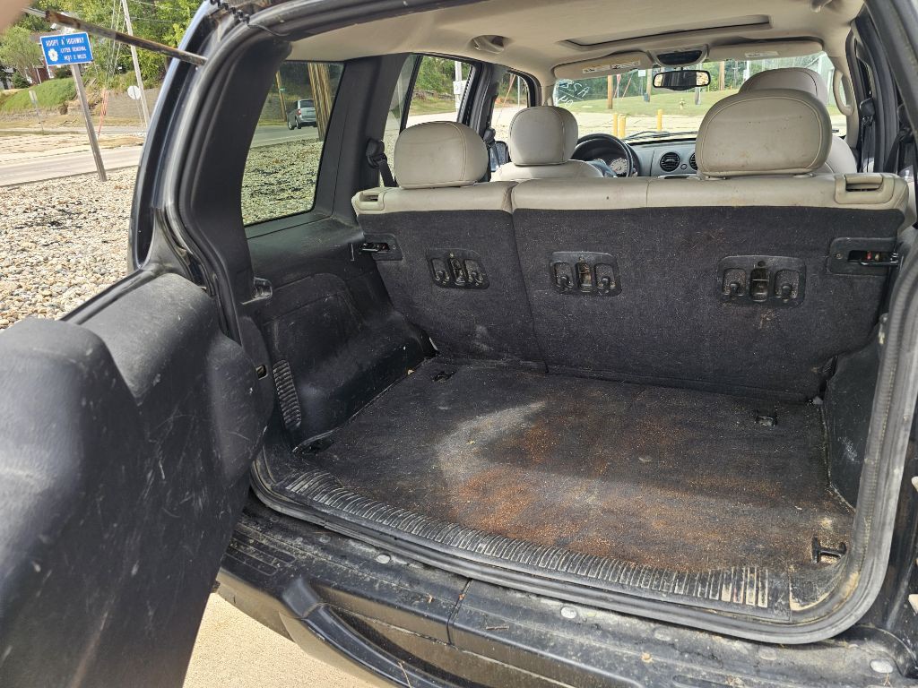 2004 Jeep Liberty Image 12