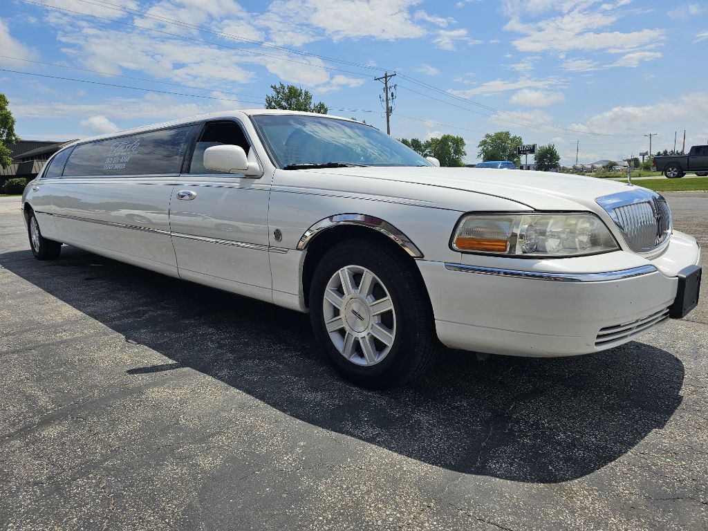 2007 Lincoln Town Car Image 2