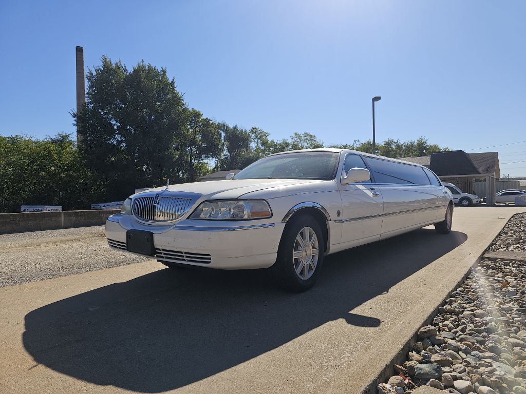2007 Lincoln Town Car Image 3