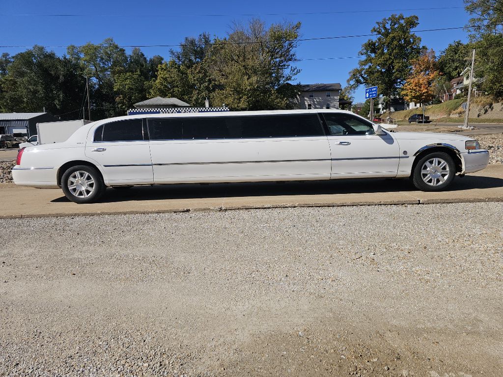 2007 Lincoln Town Car Image 8