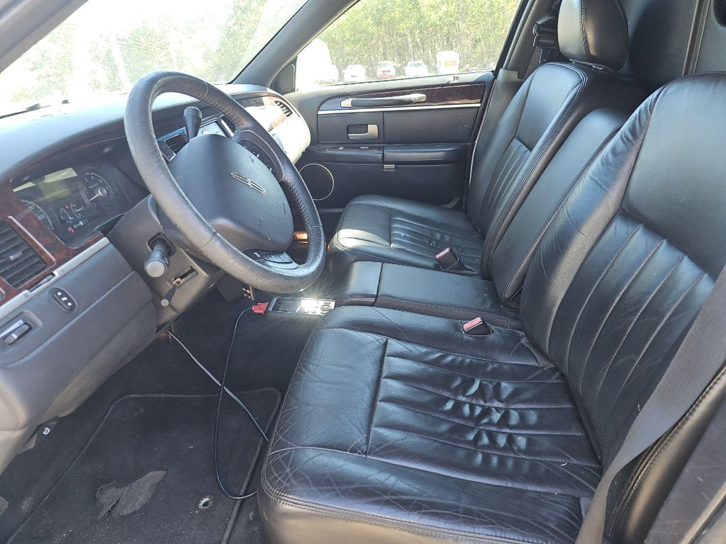 2007 Lincoln Town Car Image 10