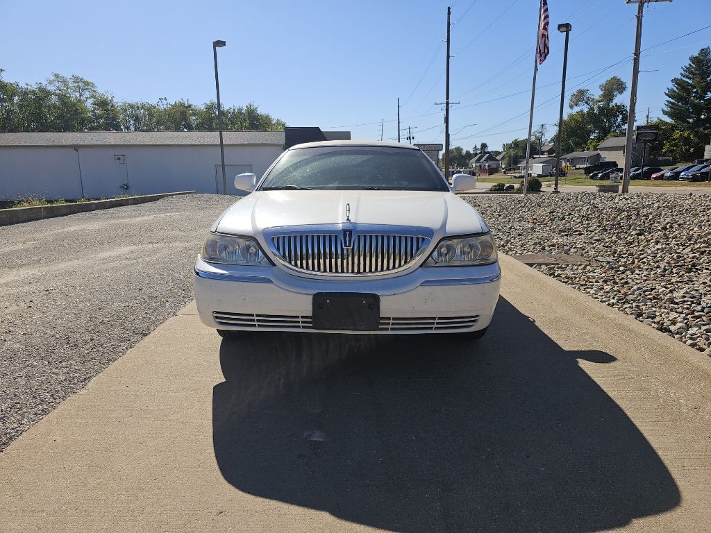 2007 Lincoln Town Car Image 2