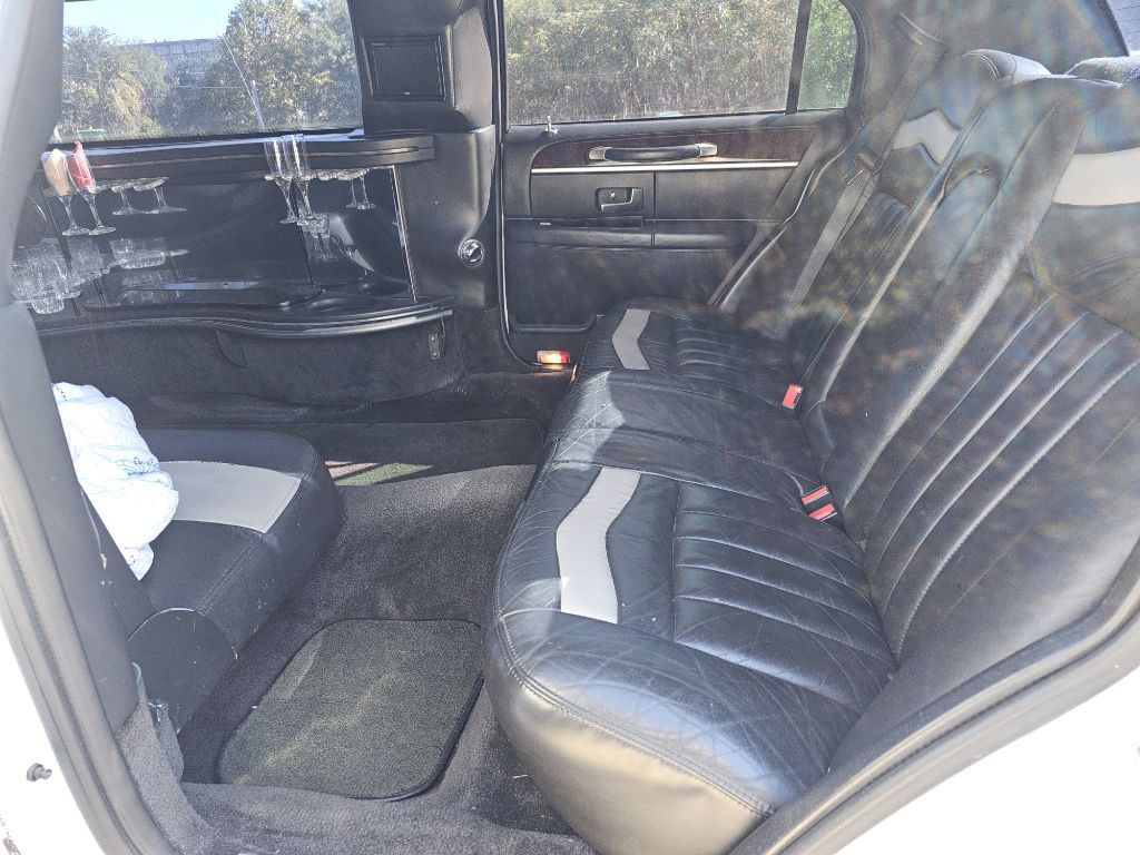 2007 Lincoln Town Car Image 13