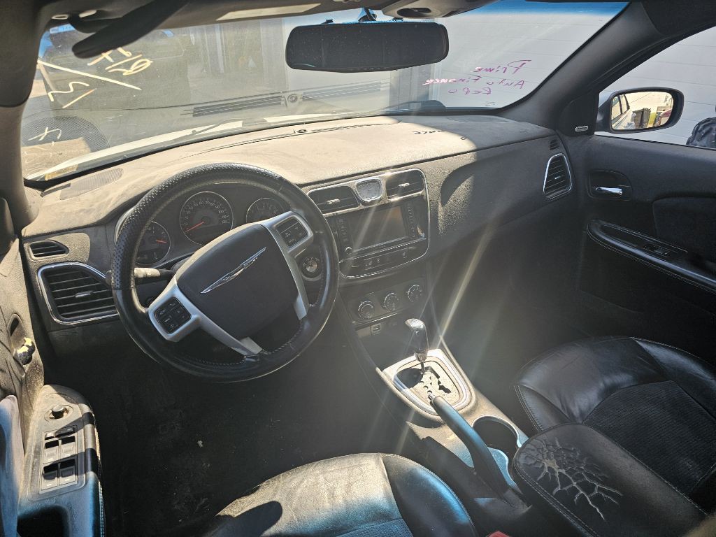 2013 Chrysler 200 Image 5