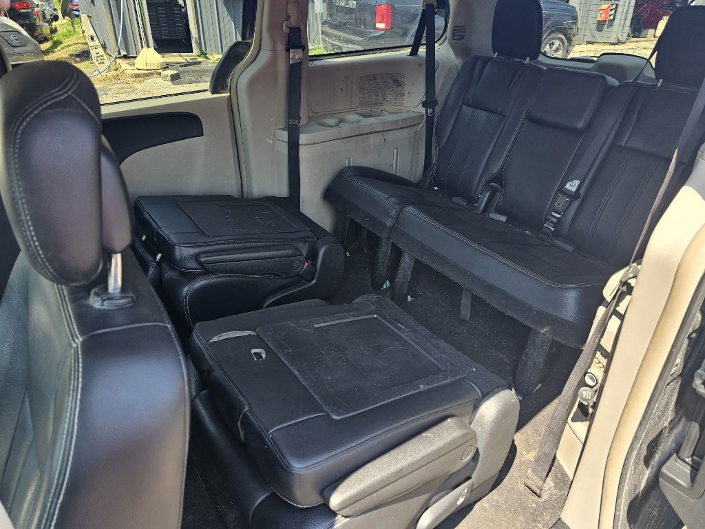 2014 Chrysler Town & Country Image 6