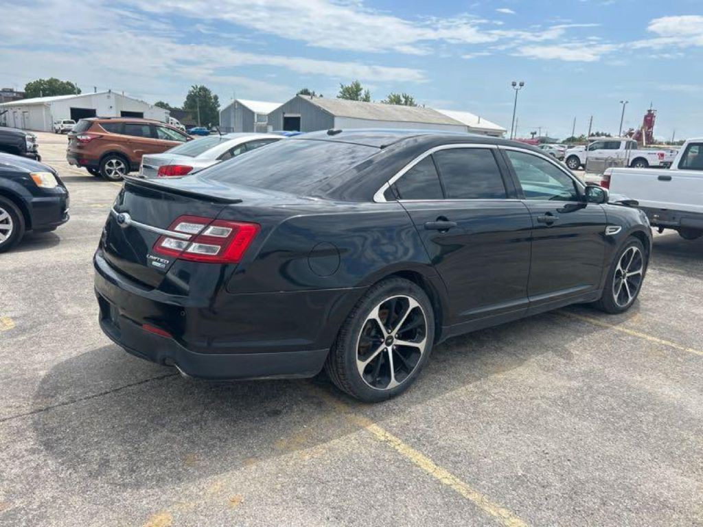2015 Ford Taurus Image 4