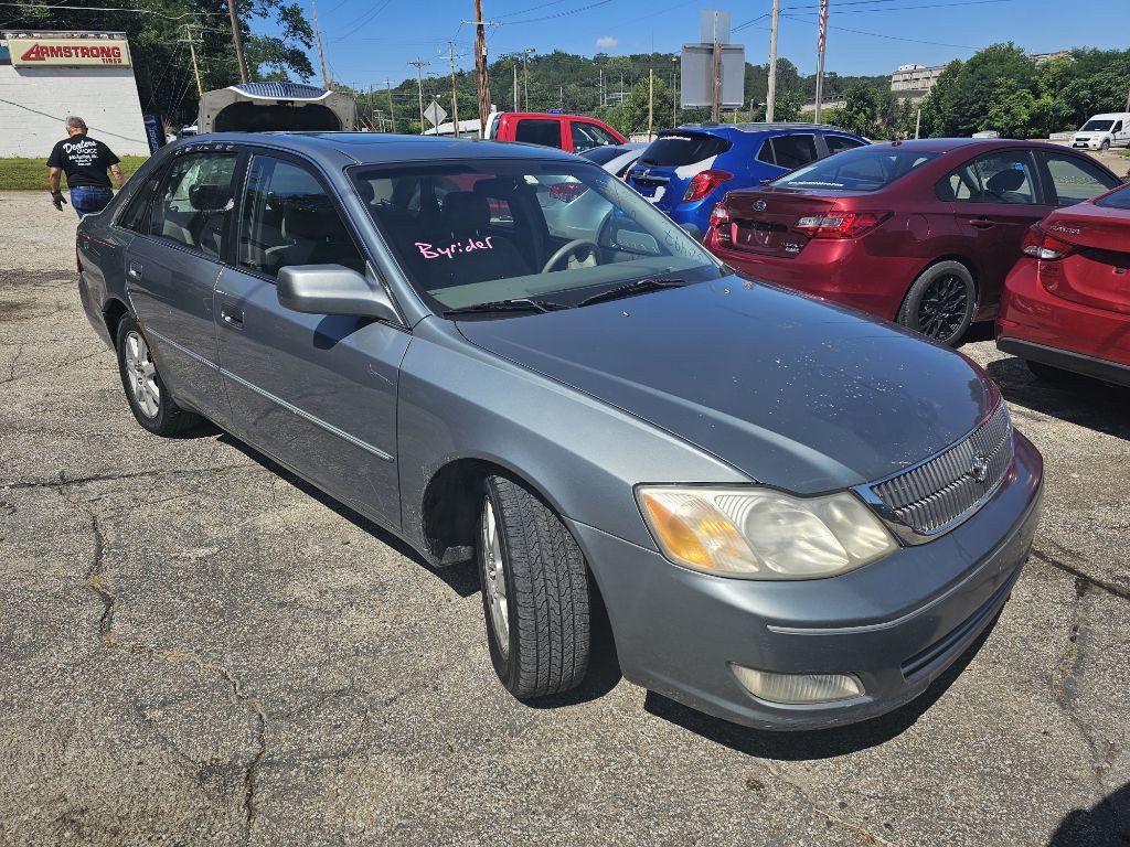 2000 Toyota Avalon Image 1