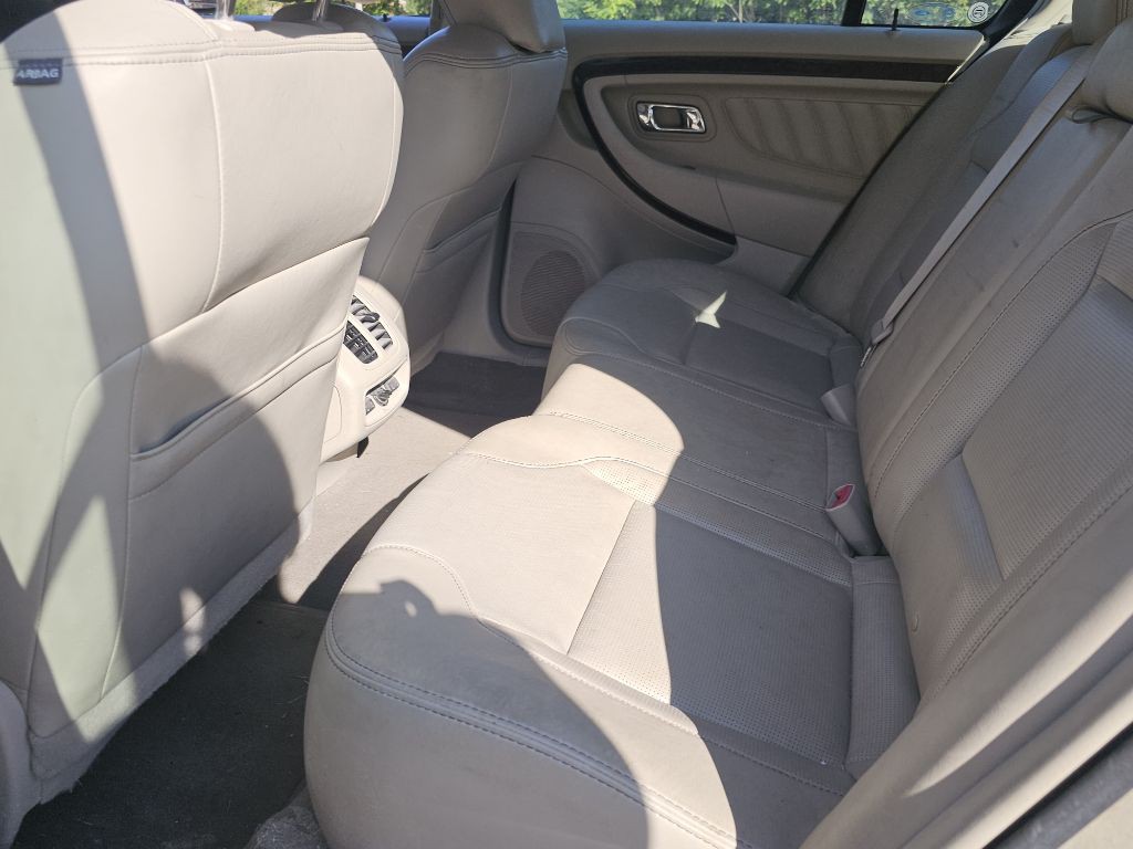 2010 Ford Taurus Image 1