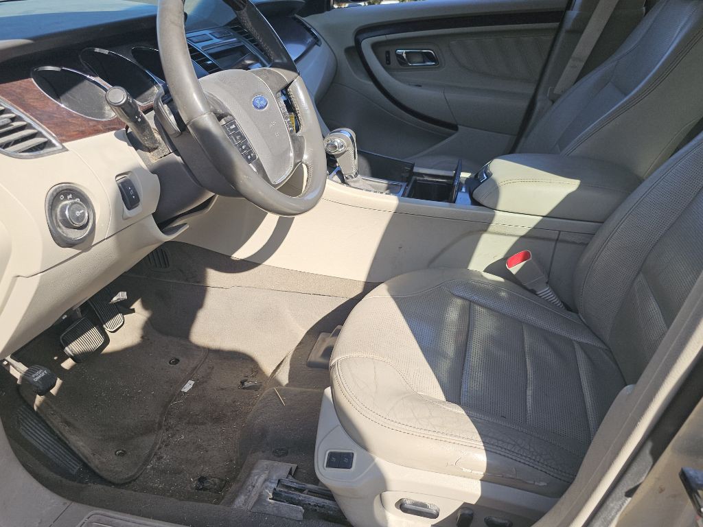 2010 Ford Taurus Image 3