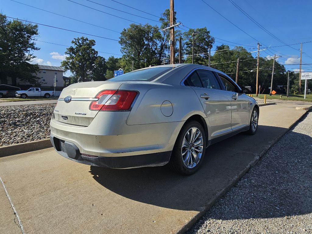 2010 Ford Taurus Image 7