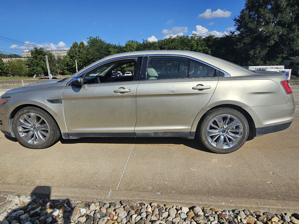 2010 Ford Taurus Image 11