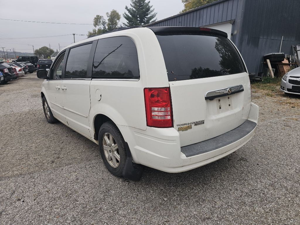 2008 Chrysler Town & Country Image 4