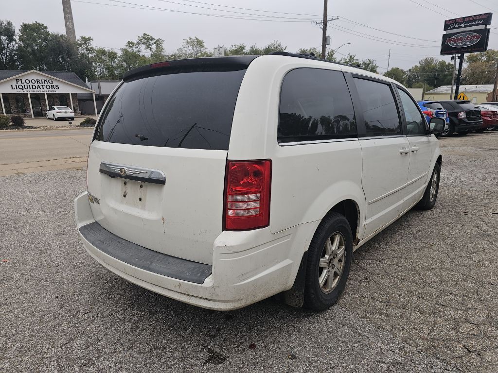 2008 Chrysler Town & Country Image 5
