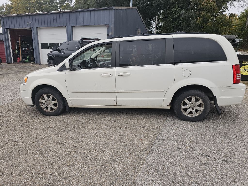 2008 Chrysler Town & Country Image 7