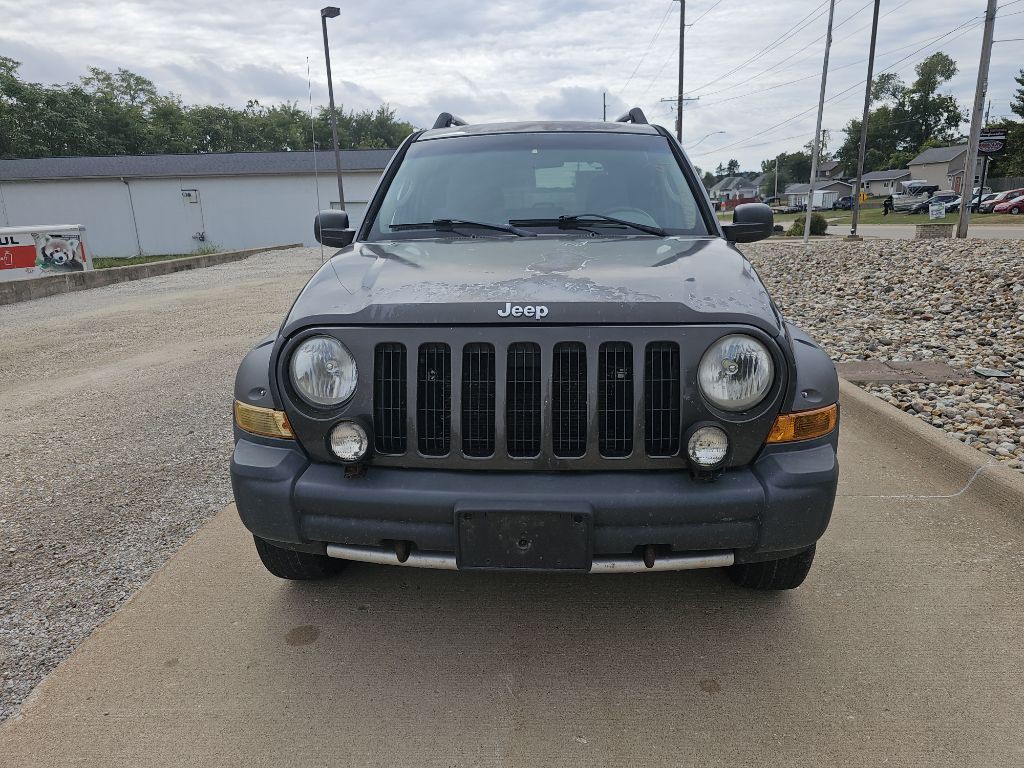 2005 Jeep Liberty Image 2