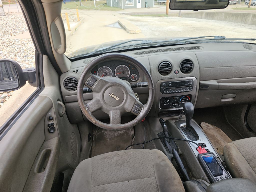 2005 Jeep Liberty Image 9