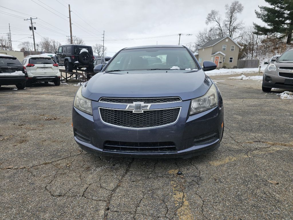 2014 Chevrolet Cruze Image 2