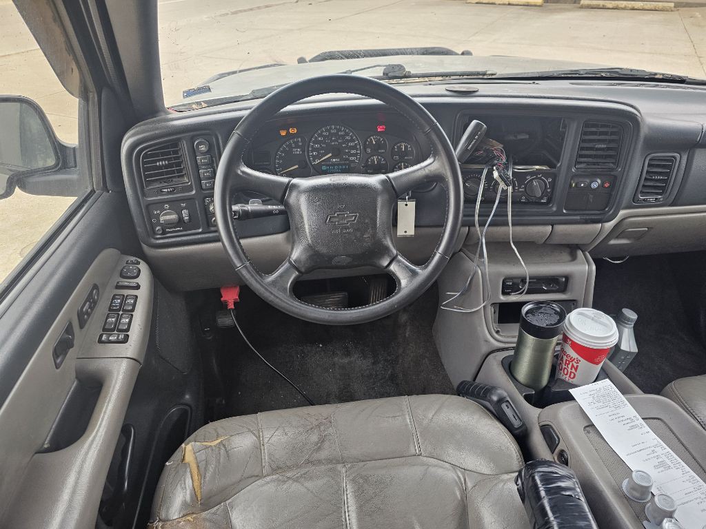 2002 Chevrolet Suburban Image 9