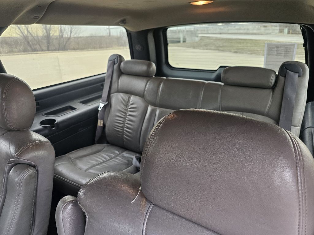 2002 Chevrolet Suburban Image 13